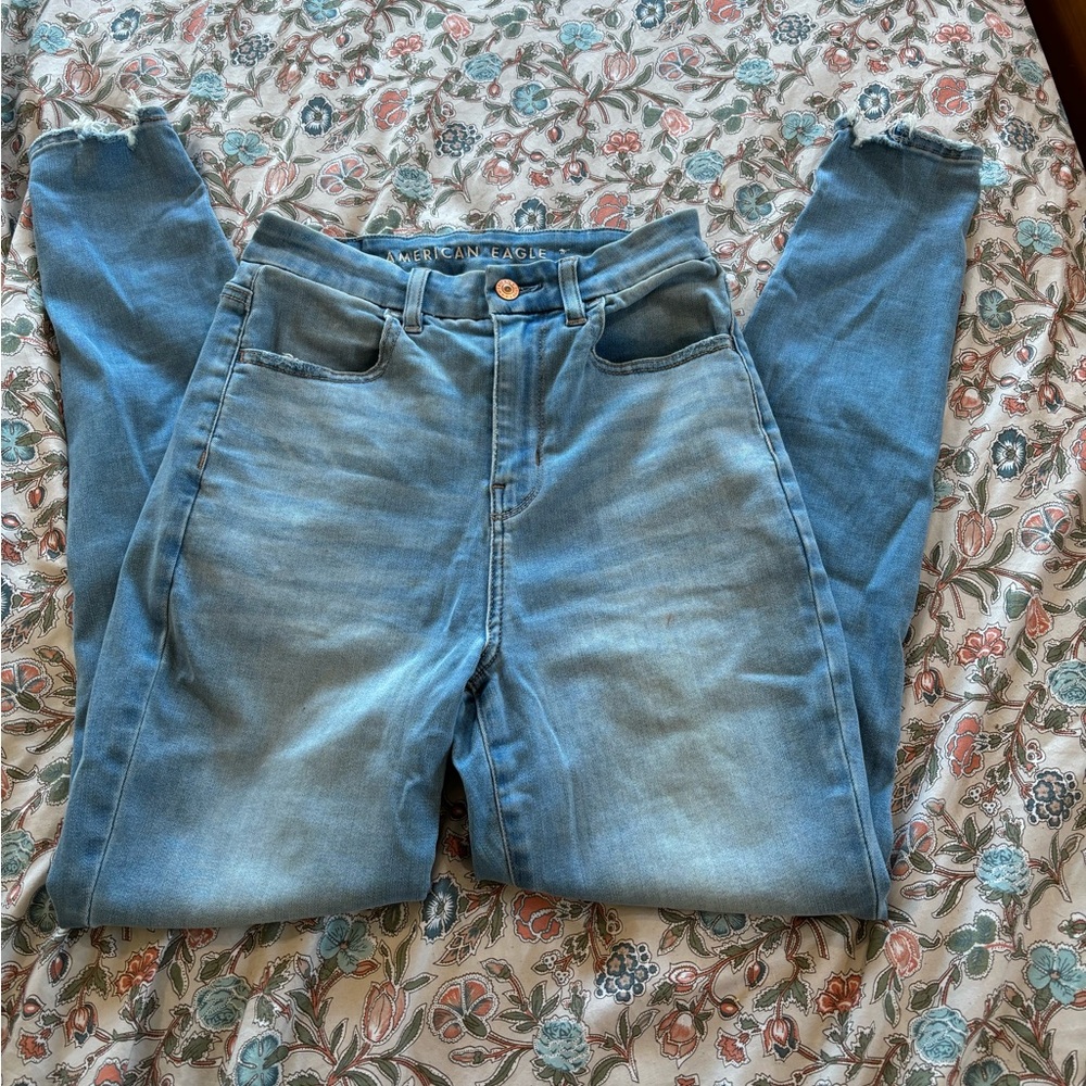 American Eagle • High-Rise Skinny Jeans • Light Wash • Size 4